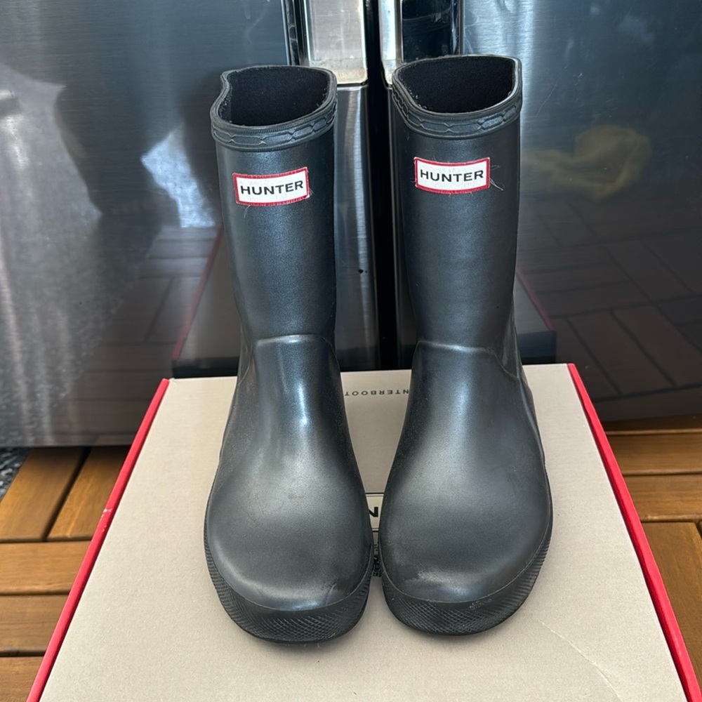 Size 13 shiny metallic black hunter boots (nebula)